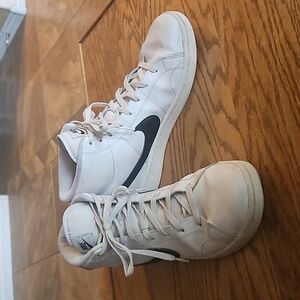 Nike Men’s Blazer Court Royale 2 Mid - Classic Black Swoosh - size 11